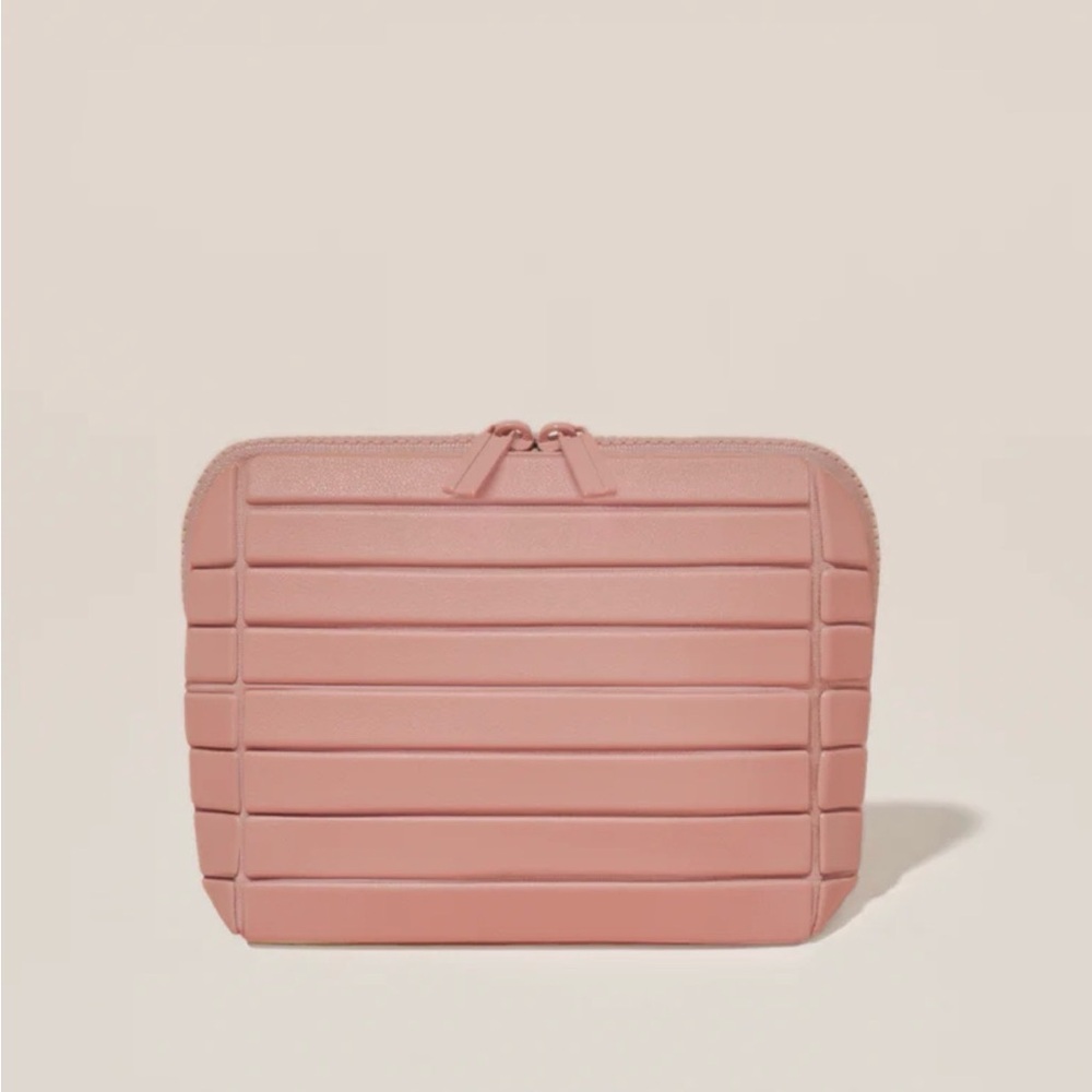 Parallelle The Small Blush Traveller